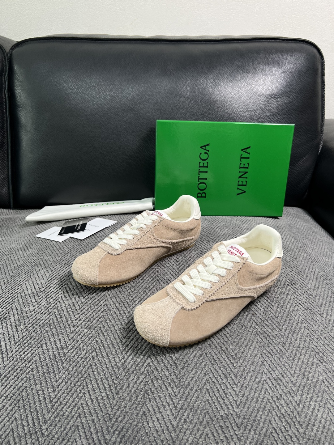 BOTTEGA  VENETA  顶级代购  葆蝶家 专柜同步，鞋面意大利进口编织牛皮面料，透气牛皮内里舒适，鞋底：原厂