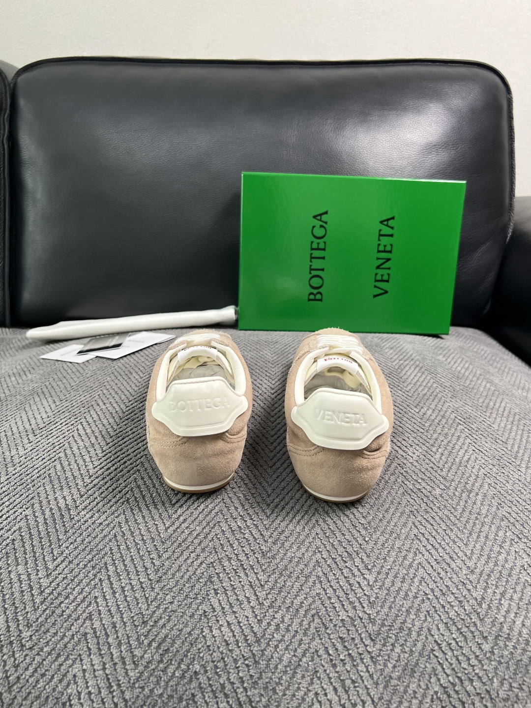 BOTTEGA  VENETA  顶级代购  葆蝶家 专柜同步，鞋面意大利进口编织牛皮面料，透气牛皮内里舒适，鞋底：原厂