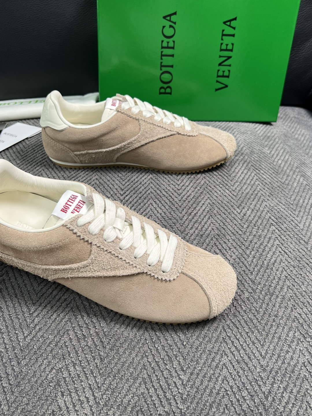 BOTTEGA  VENETA  顶级代购  葆蝶家 专柜同步，鞋面意大利进口编织牛皮面料，透气牛皮内里舒适，鞋底：原厂