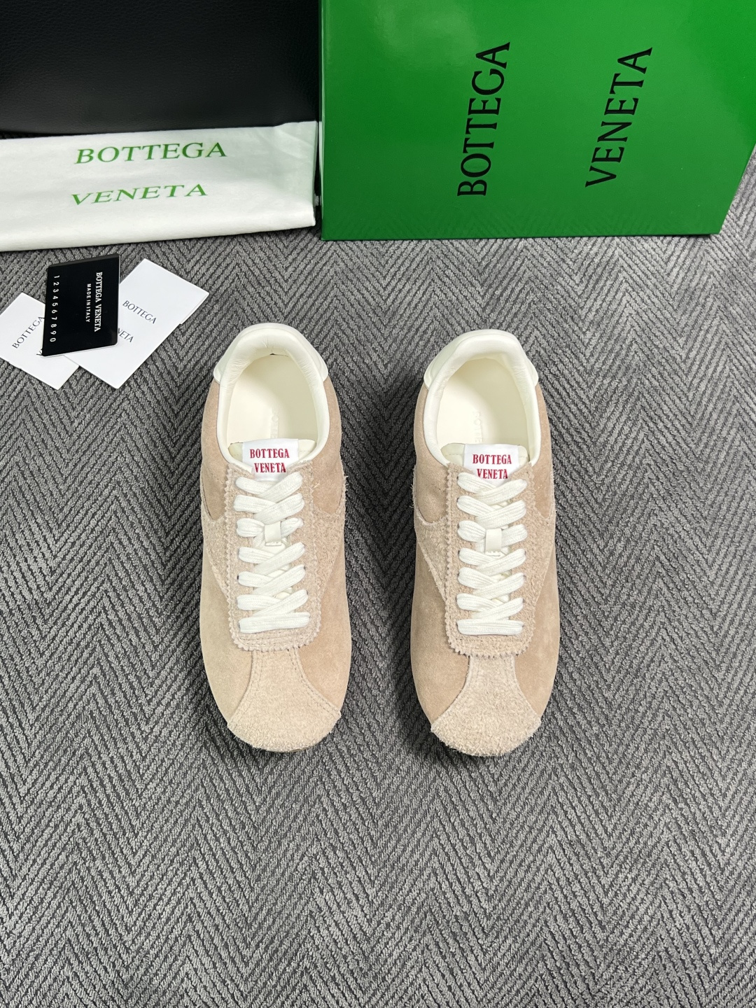 BOTTEGA  VENETA  顶级代购  葆蝶家 专柜同步，鞋面意大利进口编织牛皮面料，透气牛皮内里舒适，鞋底：原厂