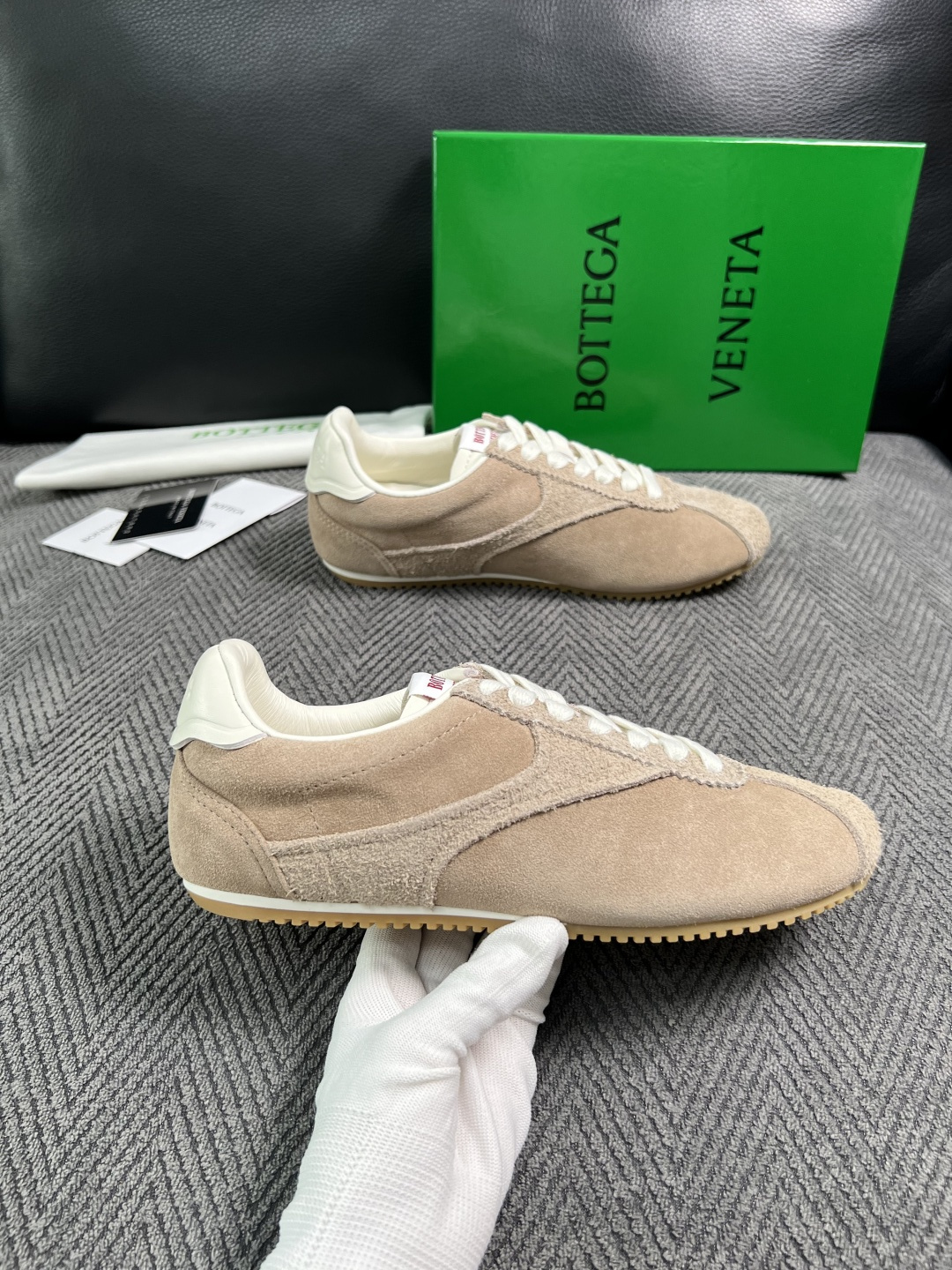 BOTTEGA  VENETA  顶级代购  葆蝶家 专柜同步，鞋面意大利进口编织牛皮面料，透气牛皮内里舒适，鞋底：原厂