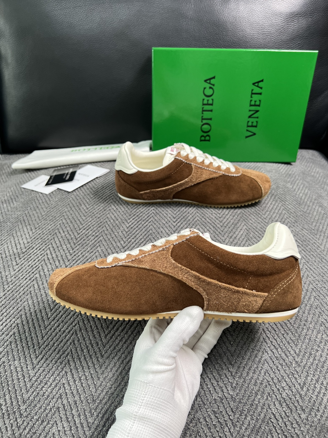 BOTTEGA  VENETA  顶级代购  葆蝶家 专柜同步，鞋面意大利进口编织牛皮面料，透气牛皮内里舒适，鞋底：原厂