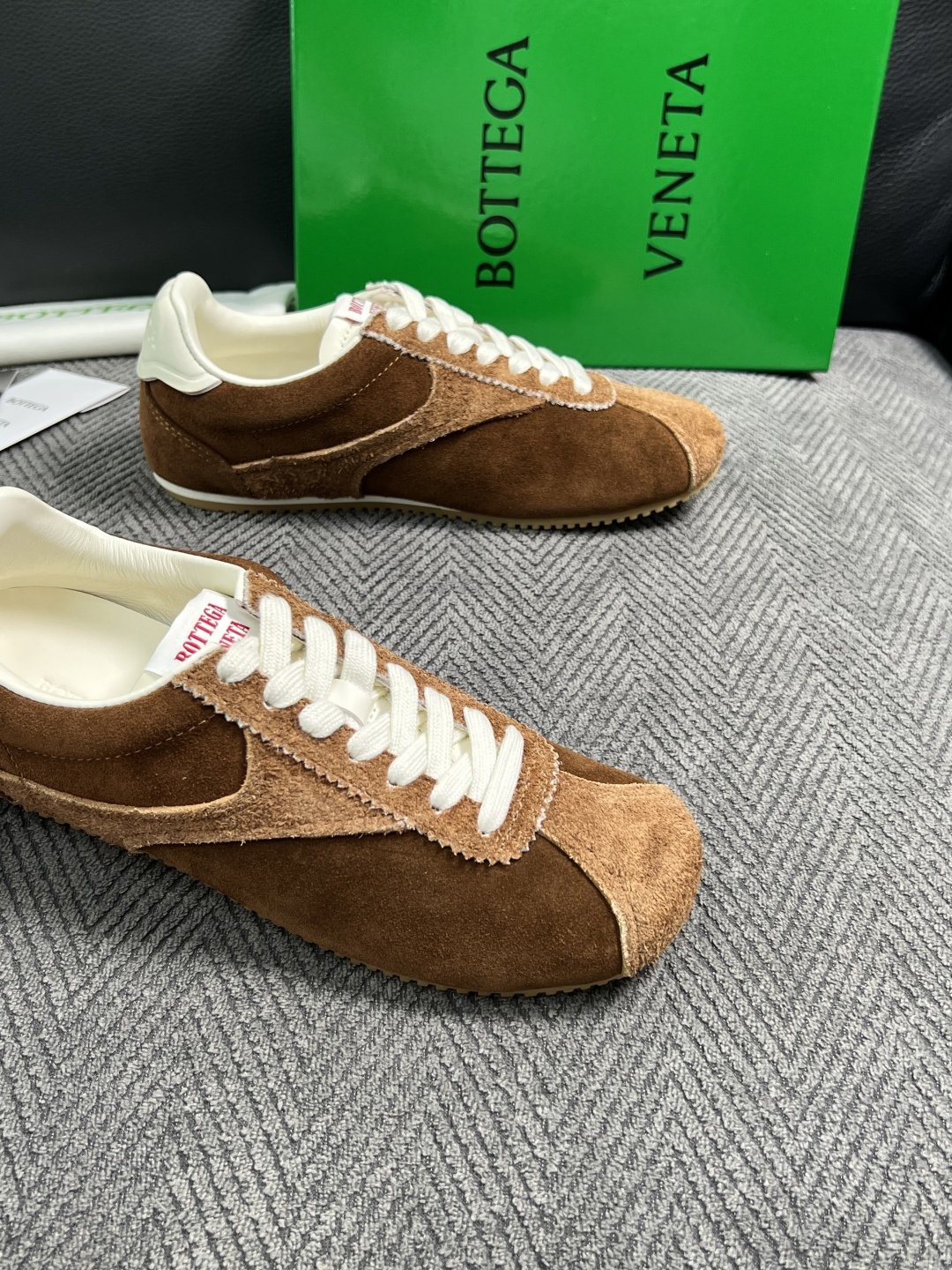 BOTTEGA  VENETA  顶级代购  葆蝶家 专柜同步，鞋面意大利进口编织牛皮面料，透气牛皮内里舒适，鞋底：原厂