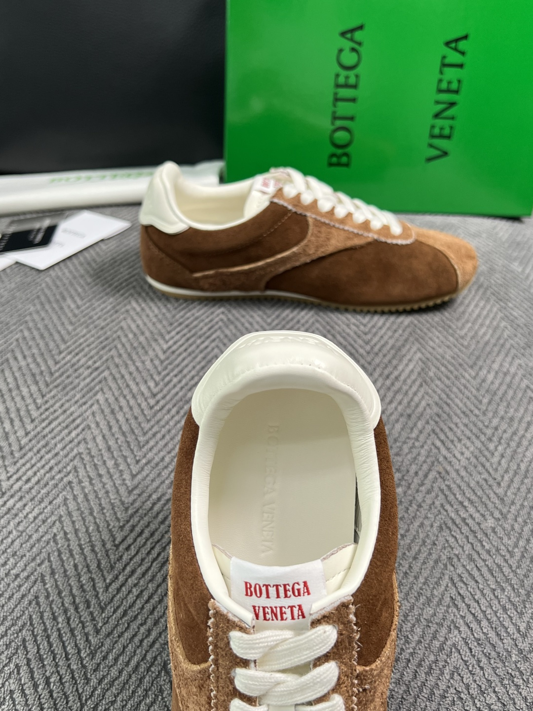 BOTTEGA  VENETA  顶级代购  葆蝶家 专柜同步，鞋面意大利进口编织牛皮面料，透气牛皮内里舒适，鞋底：原厂