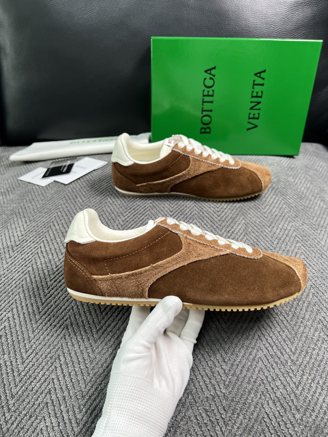 BOTTEGA  VENETA  顶级代购  葆蝶家 专柜同步，鞋面意大利进口编织牛皮面料，透气牛皮内里舒适，鞋底：原厂