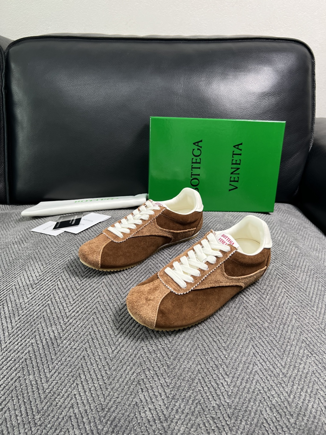 BOTTEGA  VENETA  顶级代购  葆蝶家 专柜同步，鞋面意大利进口编织牛皮面料，透气牛皮内里舒适，鞋底：原厂