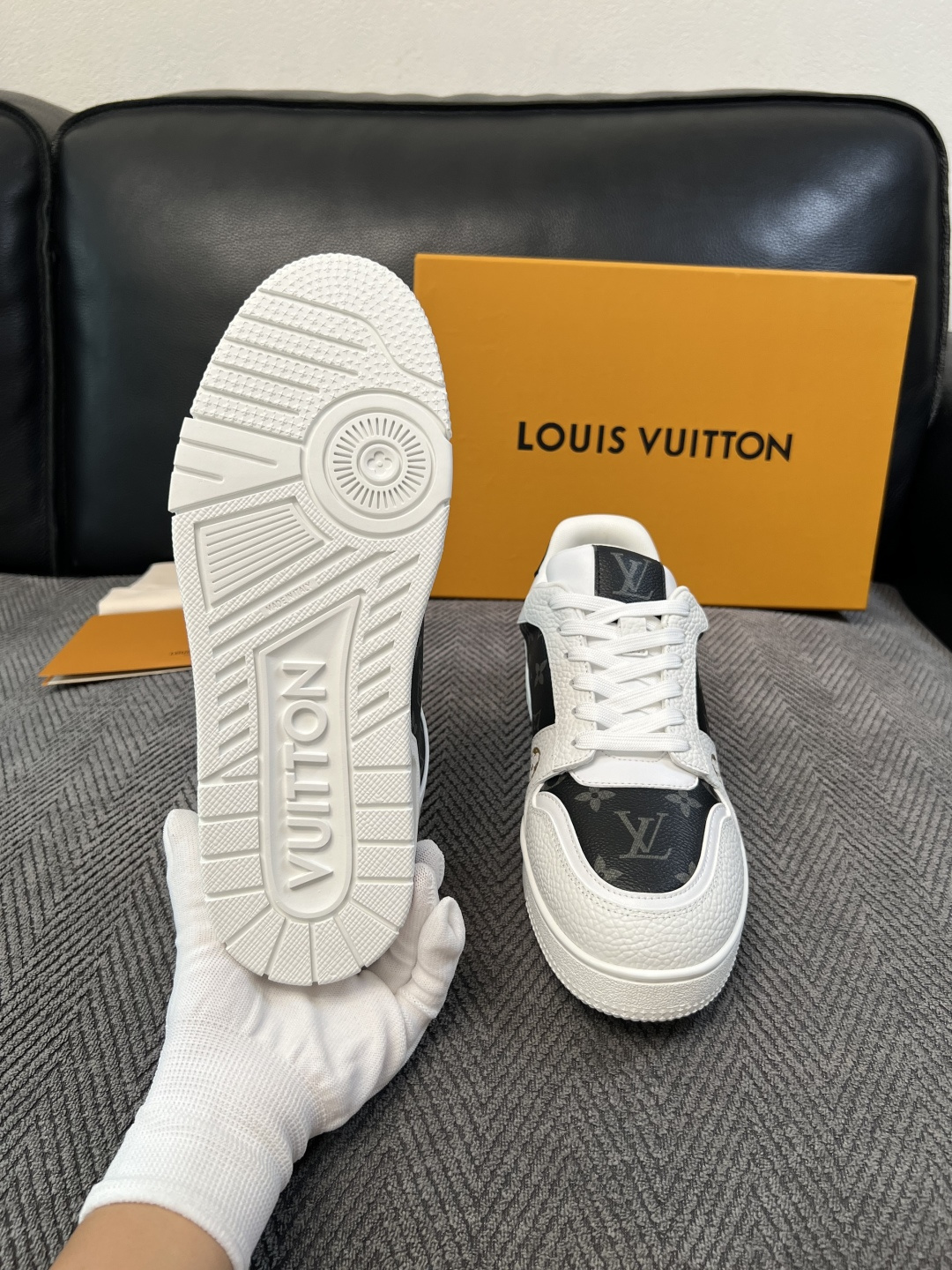 Lv 高品质  顶级工艺品  路易威登，运动板鞋专柜同步，鞋面意大利进口，高品质拼接缤纷色彩复杂工艺品，进口水染牛里柔软