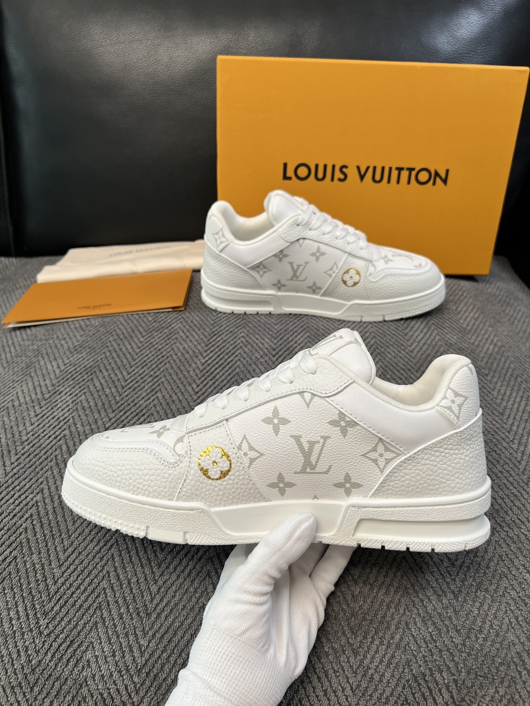 Lv 高品质  顶级工艺品  路易威登，运动板鞋专柜同步，鞋面意大利进口，高品质拼接缤纷色彩复杂工艺品，进口水染牛里柔软