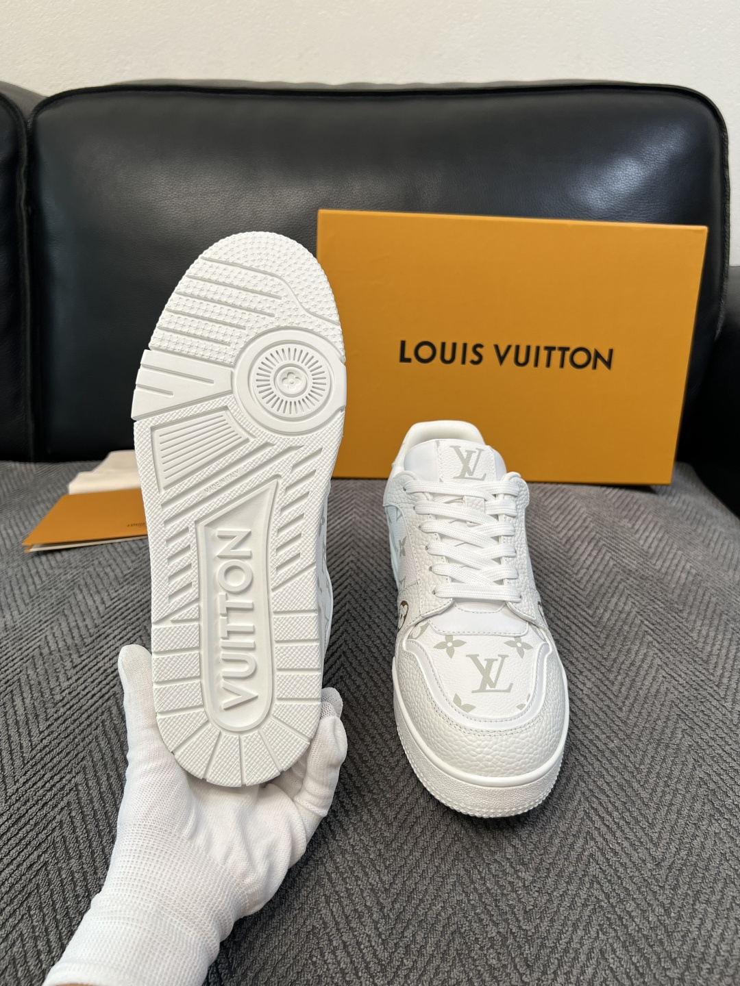 Lv 高品质  顶级工艺品  路易威登，运动板鞋专柜同步，鞋面意大利进口，高品质拼接缤纷色彩复杂工艺品，进口水染牛里柔软