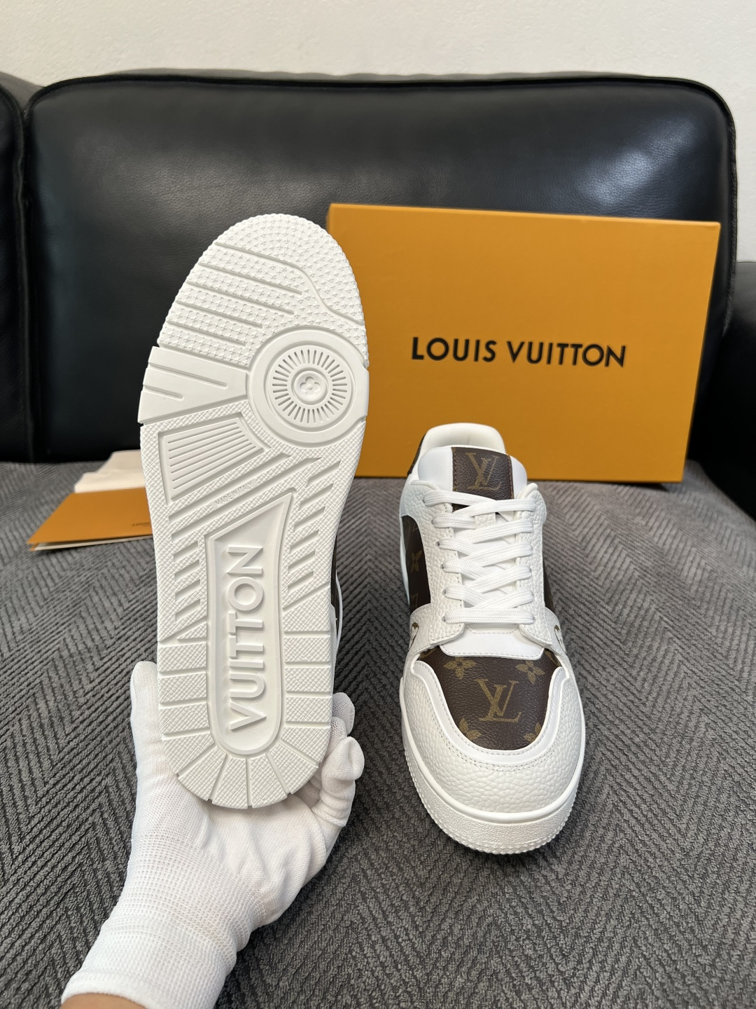 Lv 高品质  顶级工艺品  路易威登，运动板鞋专柜同步，鞋面意大利进口，高品质拼接缤纷色彩复杂工艺品，进口水染牛里柔软
