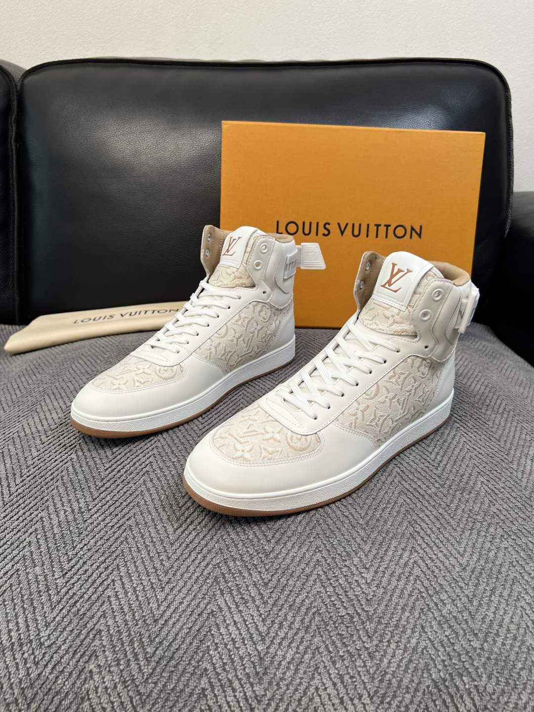 Lv   高品质  顶级工艺品  路易威登，靴子专柜同步，鞋面意大利进口，高品质拼接缤纷色彩复杂工艺品，进口水染牛皮垫网