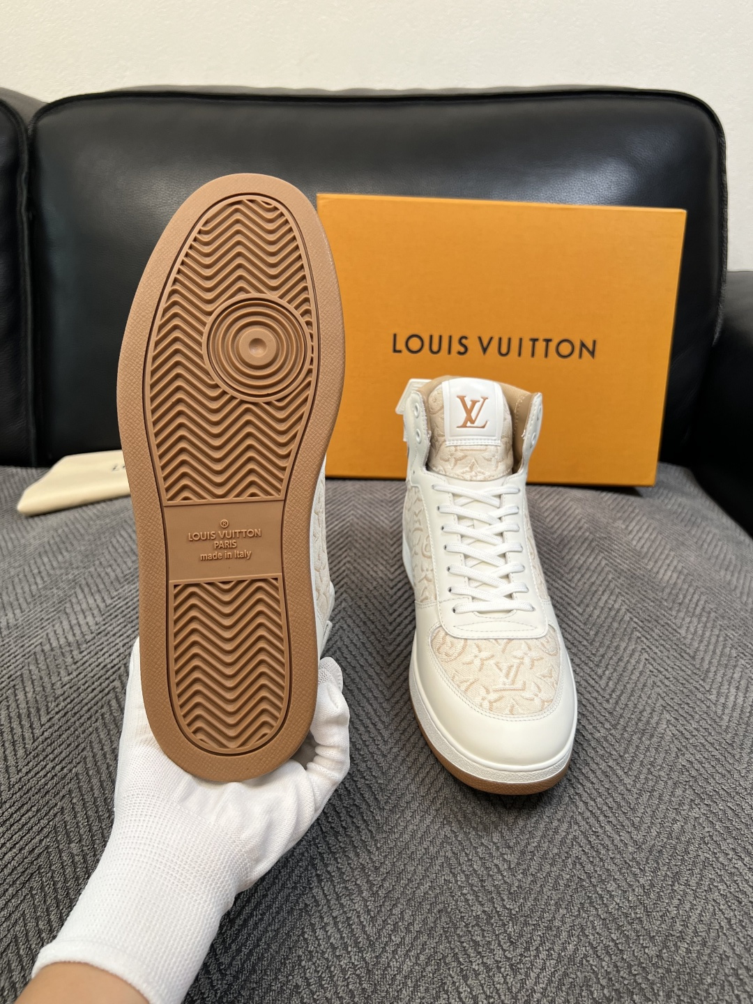 Lv   高品质  顶级工艺品  路易威登，靴子专柜同步，鞋面意大利进口，高品质拼接缤纷色彩复杂工艺品，进口水染牛皮垫网