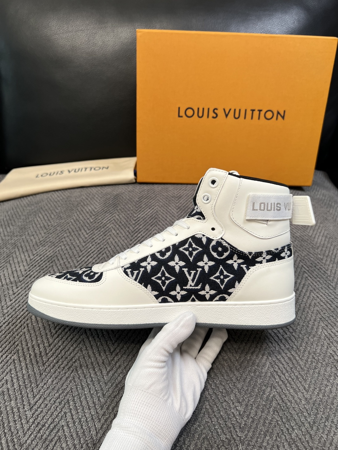 Lv   高品质  顶级工艺品  路易威登，靴子专柜同步，鞋面意大利进口，高品质拼接缤纷色彩复杂工艺品，进口水染牛皮垫网