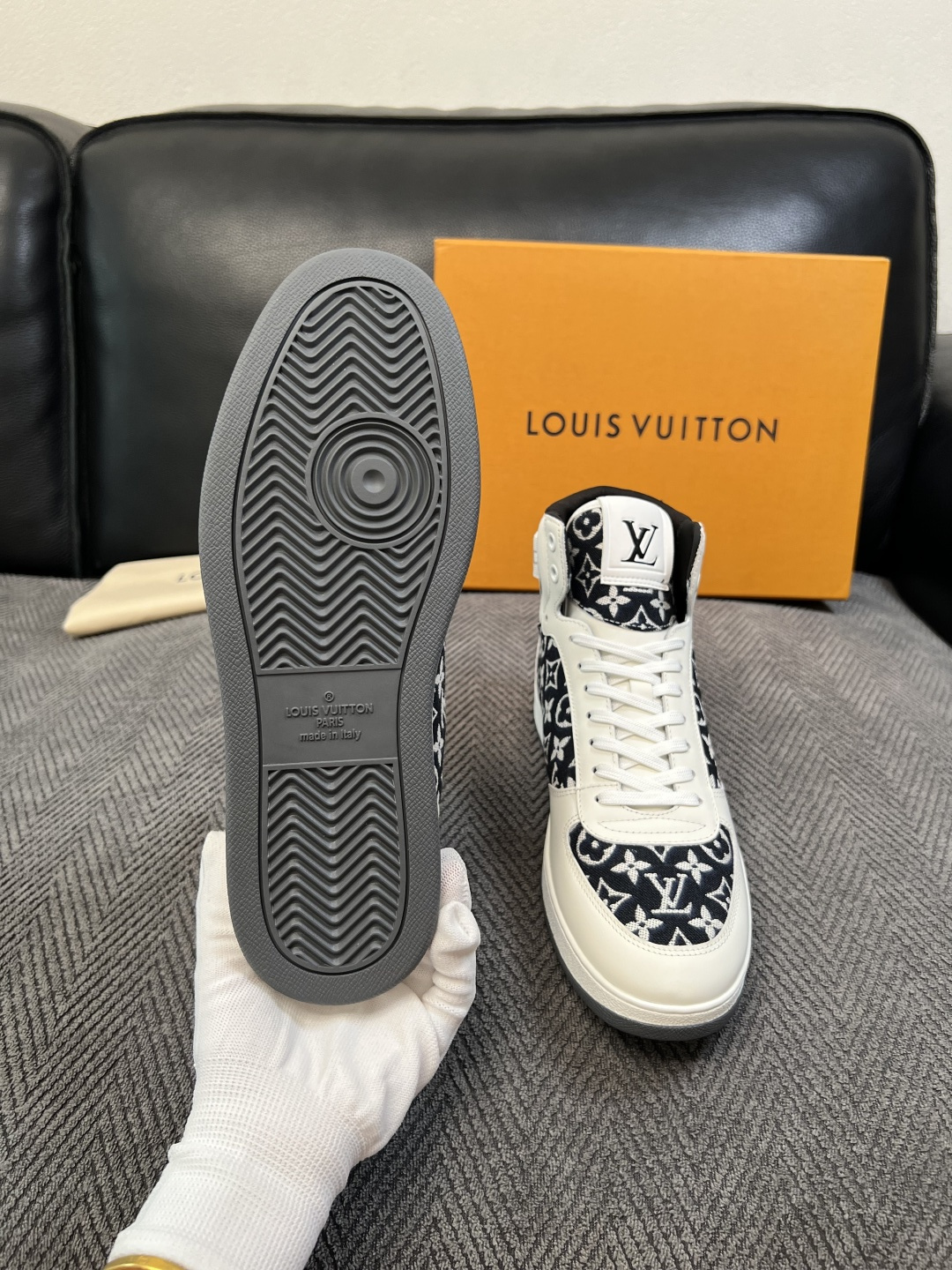 Lv   高品质  顶级工艺品  路易威登，靴子专柜同步，鞋面意大利进口，高品质拼接缤纷色彩复杂工艺品，进口水染牛皮垫网