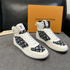 Lv 高品质 顶级工艺品 路易威登,靴子专柜同步,鞋面意大利进口,高品质拼接缤纷色彩复杂工艺品,进口水染牛皮垫网 Lv 高品质 顶级工艺品 路易威登,靴子专柜同步,鞋面意大利进口,高品质拼接缤纷色彩复杂工艺品,进口水染牛皮垫网