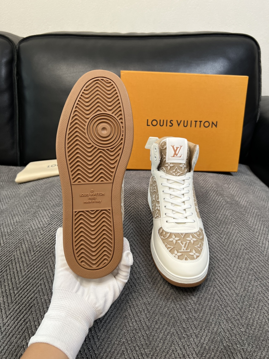 Lv   高品质  顶级工艺品  路易威登，靴子专柜同步，鞋面意大利进口，高品质拼接缤纷色彩复杂工艺品，进口水染牛皮垫网