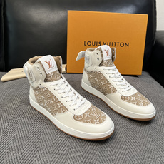 Lv 高品质 顶级工艺品 路易威登,靴子专柜同步,鞋面意大利进口,高品质拼接缤纷色彩复杂工艺品,进口水染牛皮垫网 Lv 高品质 顶级工艺品 路易威登,靴子专柜同步,鞋面意大利进口,高品质拼接缤纷色彩复杂工艺品,进口水染牛皮垫网