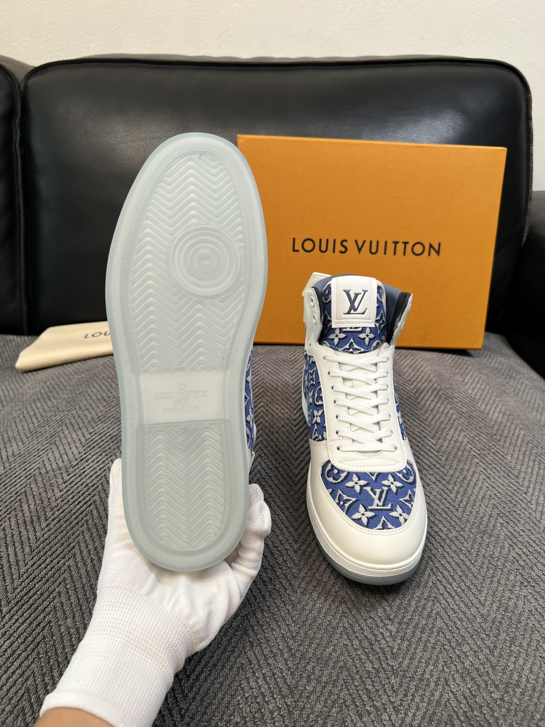 Lv   高品质  顶级工艺品  路易威登，靴子专柜同步，鞋面意大利进口，高品质拼接缤纷色彩复杂工艺品，进口水染牛皮垫网