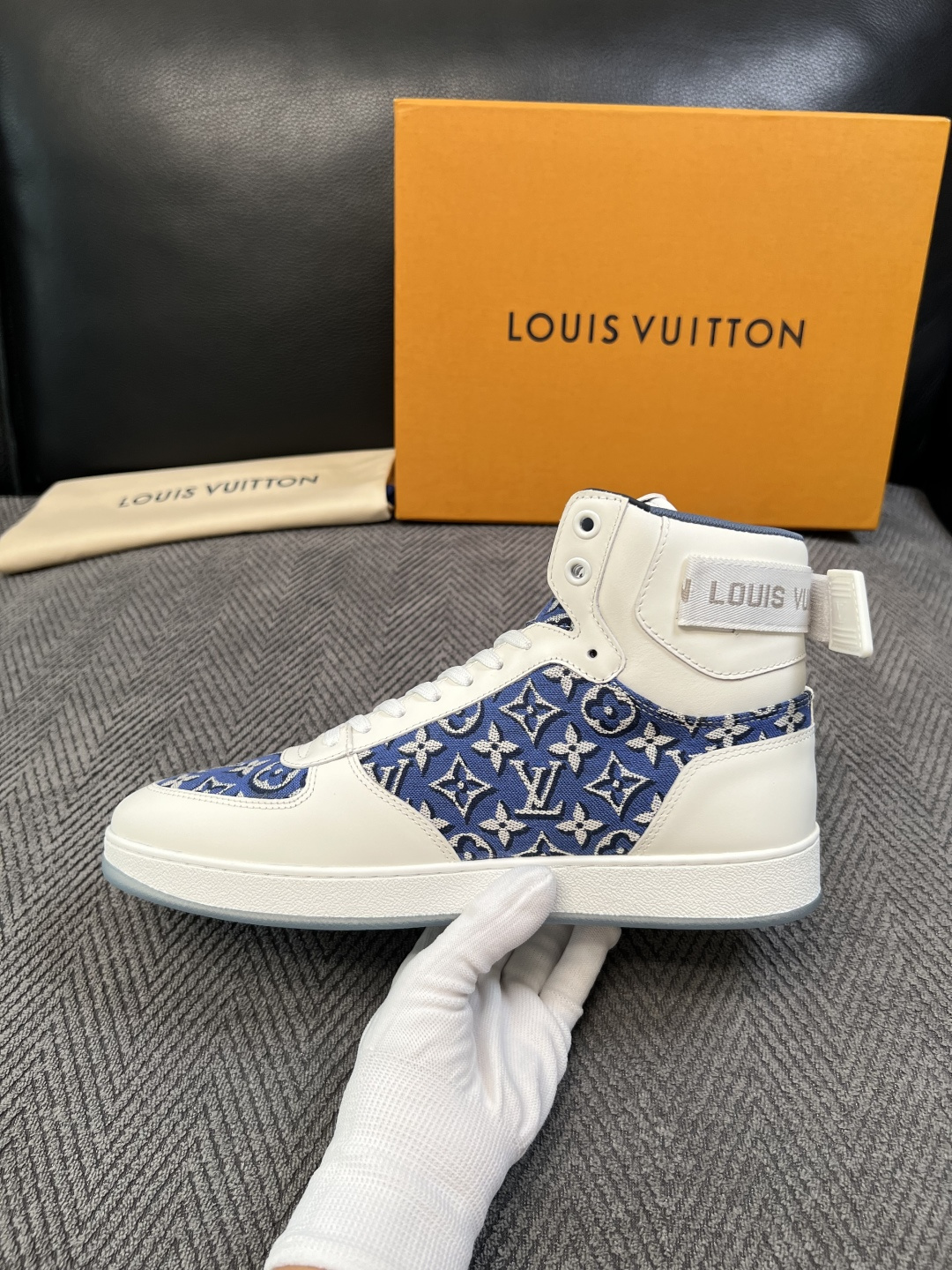 Lv   高品质  顶级工艺品  路易威登，靴子专柜同步，鞋面意大利进口，高品质拼接缤纷色彩复杂工艺品，进口水染牛皮垫网