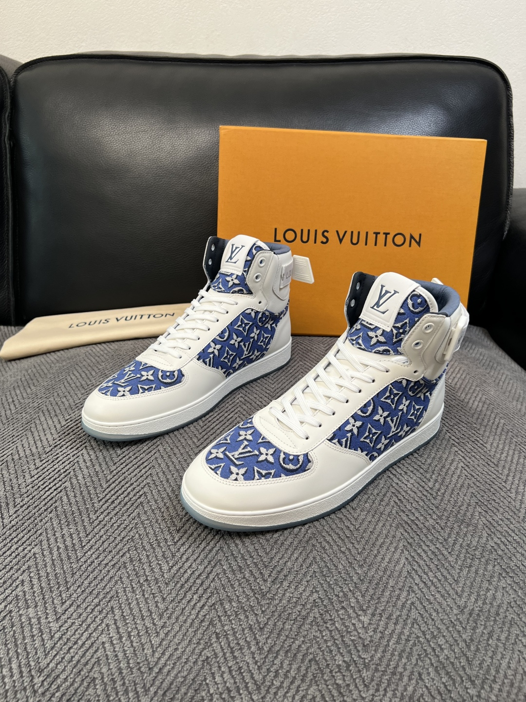 Lv   高品质  顶级工艺品  路易威登，靴子专柜同步，鞋面意大利进口，高品质拼接缤纷色彩复杂工艺品，进口水染牛皮垫网