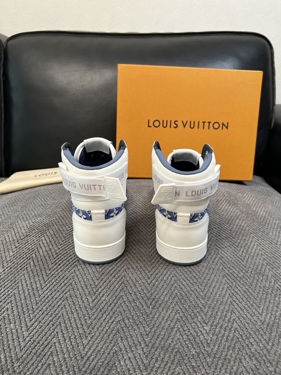 Lv   高品质  顶级工艺品  路易威登，靴子专柜同步，鞋面意大利进口，高品质拼接缤纷色彩复杂工艺品，进口水染牛皮垫网