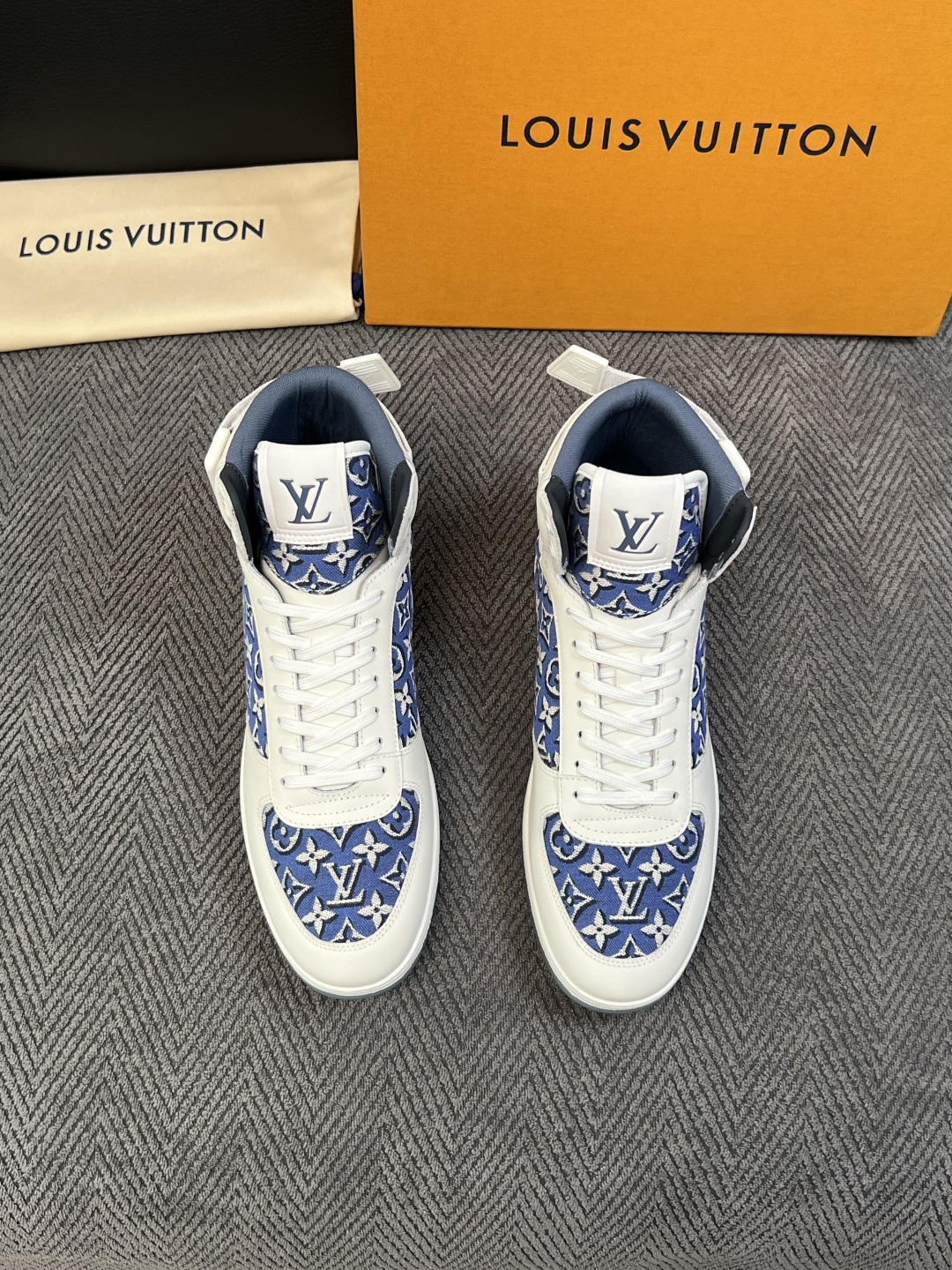 Lv   高品质  顶级工艺品  路易威登，靴子专柜同步，鞋面意大利进口，高品质拼接缤纷色彩复杂工艺品，进口水染牛皮垫网