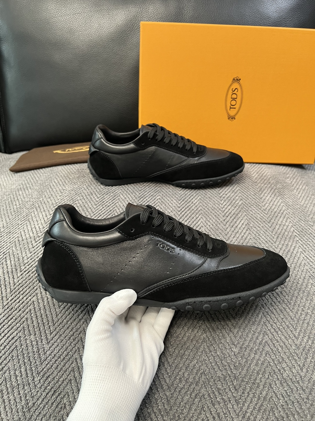 Tods  高品质  顶级工艺品  托德斯  专柜新款原厂配置，意大利进口牛皮拼布面料，进口牛里垫，透气舒适，鞋底：原厂