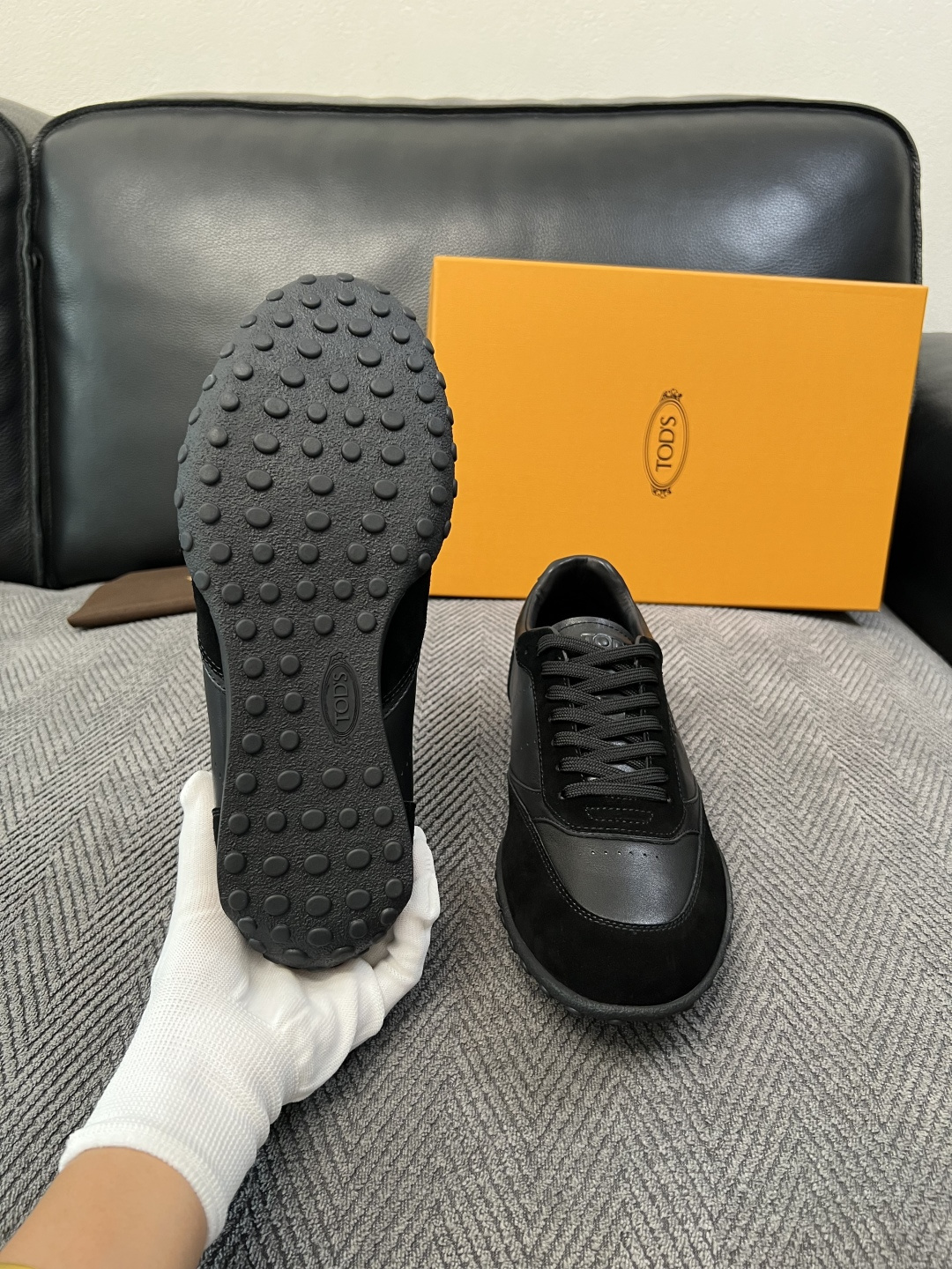 Tods  高品质  顶级工艺品  托德斯  专柜新款原厂配置，意大利进口牛皮拼布面料，进口牛里垫，透气舒适，鞋底：原厂