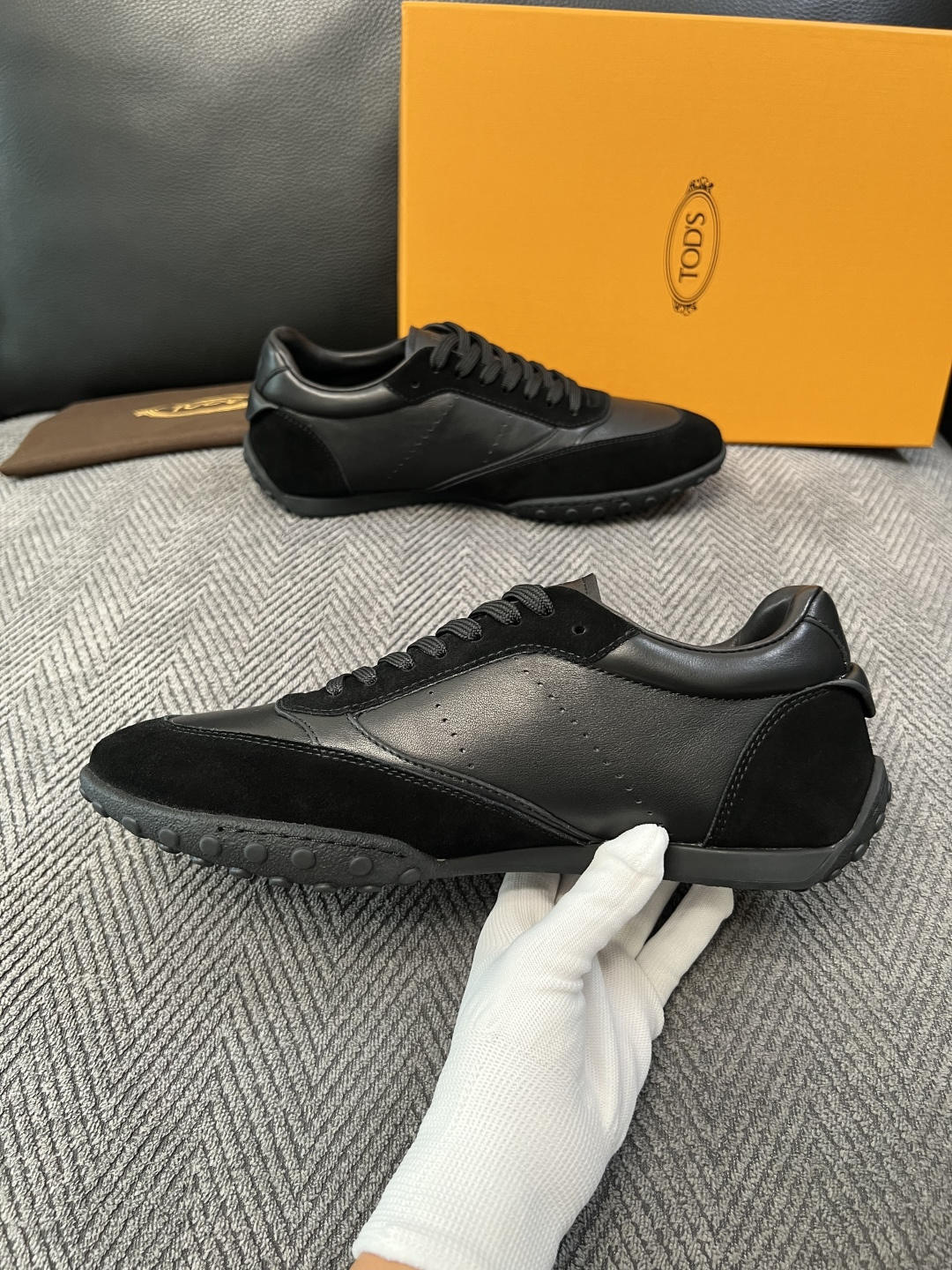 Tods  高品质  顶级工艺品  托德斯  专柜新款原厂配置，意大利进口牛皮拼布面料，进口牛里垫，透气舒适，鞋底：原厂