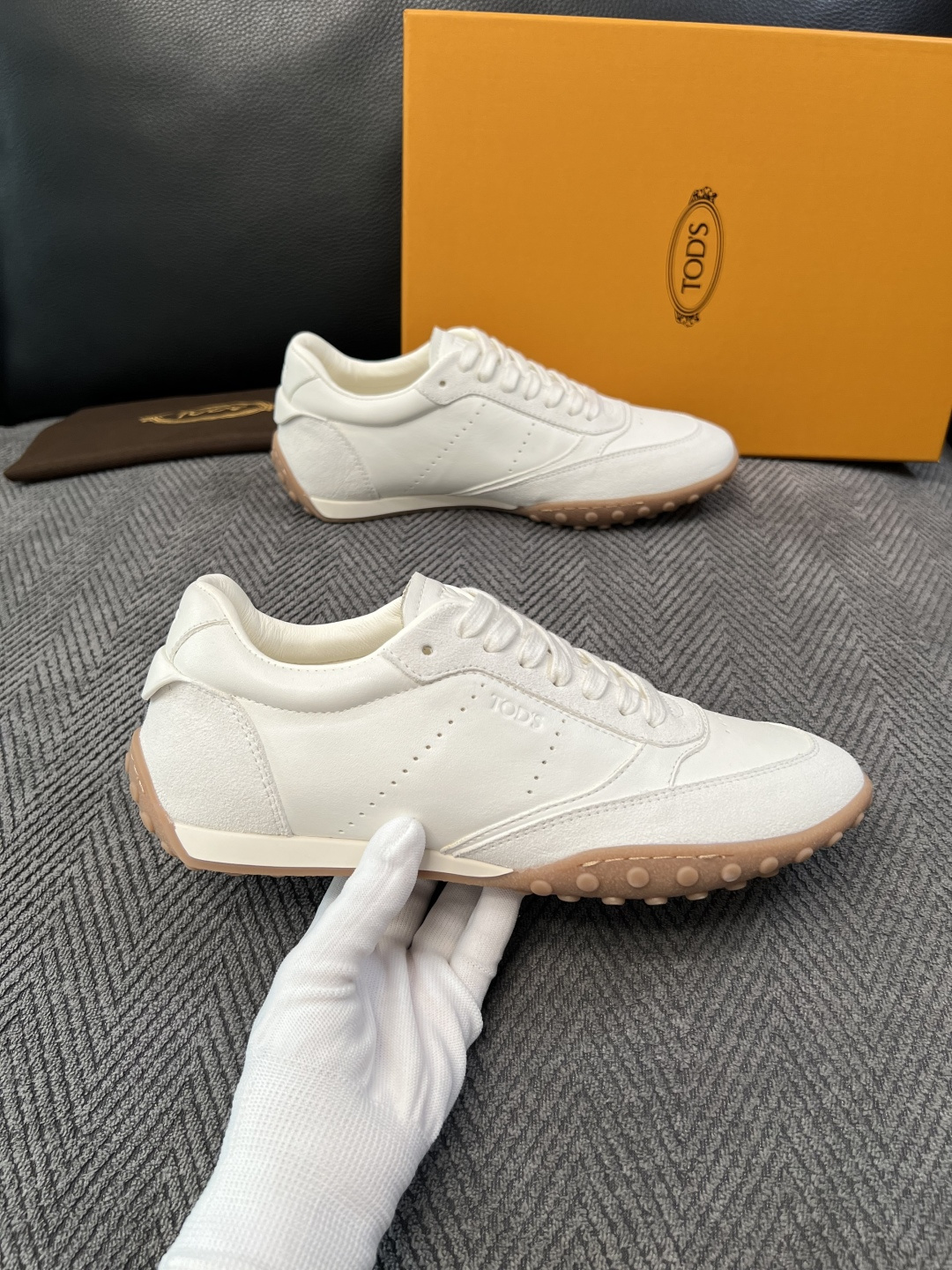 Tods  高品质  顶级工艺品  托德斯  专柜新款原厂配置，意大利进口牛皮拼布面料，进口牛里垫，透气舒适，鞋底：原厂