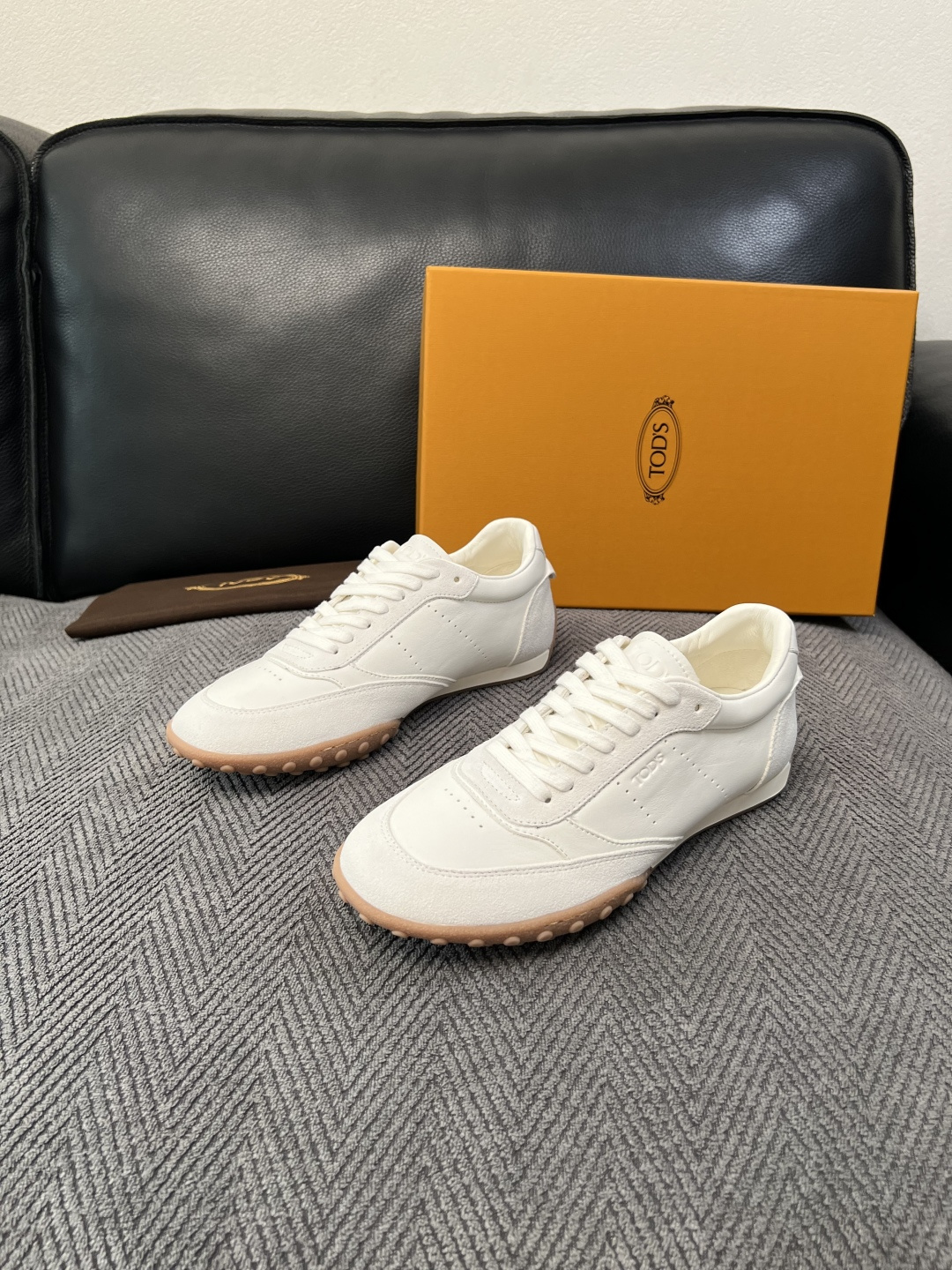 Tods  高品质  顶级工艺品  托德斯  专柜新款原厂配置，意大利进口牛皮拼布面料，进口牛里垫，透气舒适，鞋底：原厂