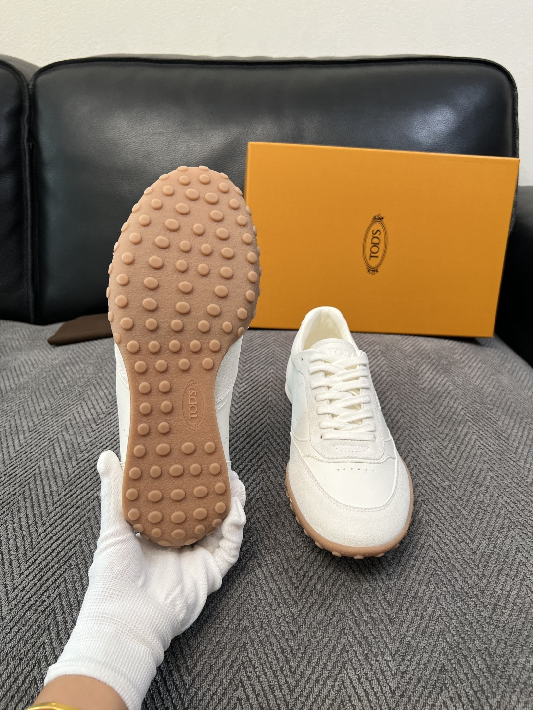 Tods  高品质  顶级工艺品  托德斯  专柜新款原厂配置，意大利进口牛皮拼布面料，进口牛里垫，透气舒适，鞋底：原厂