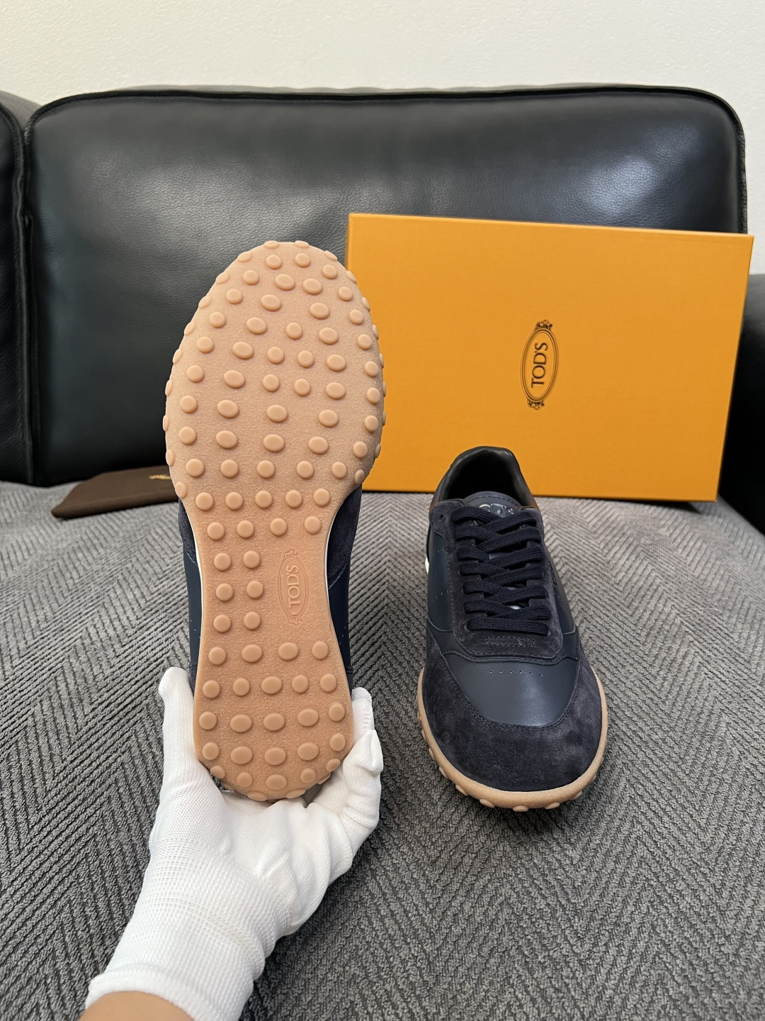 Tods  高品质  顶级工艺品  托德斯  专柜新款原厂配置，意大利进口牛皮拼布面料，进口牛里垫，透气舒适，鞋底：原厂