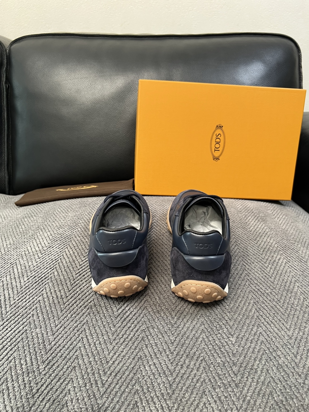 Tods  高品质  顶级工艺品  托德斯  专柜新款原厂配置，意大利进口牛皮拼布面料，进口牛里垫，透气舒适，鞋底：原厂