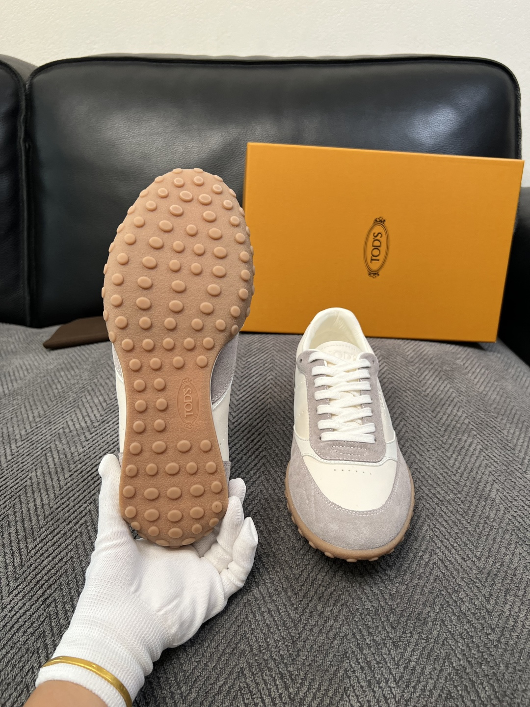 Tods  高品质  顶级工艺品  托德斯  专柜新款原厂配置，意大利进口牛皮拼布面料，进口牛里垫，透气舒适，鞋底：原厂