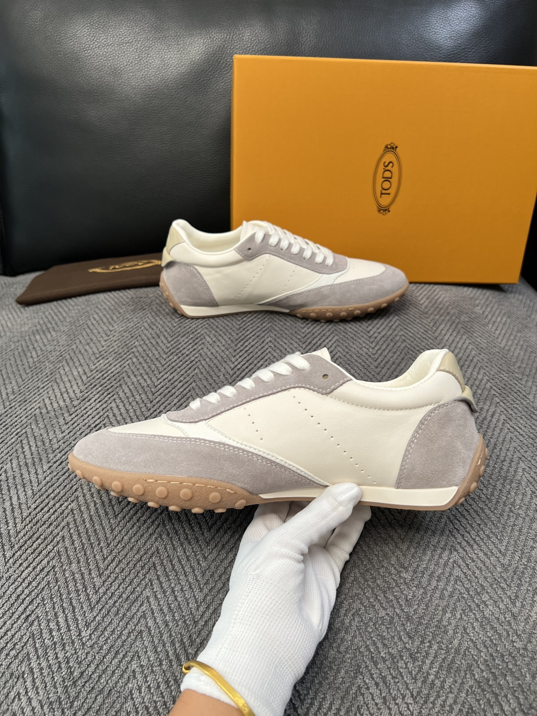 Tods  高品质  顶级工艺品  托德斯  专柜新款原厂配置，意大利进口牛皮拼布面料，进口牛里垫，透气舒适，鞋底：原厂