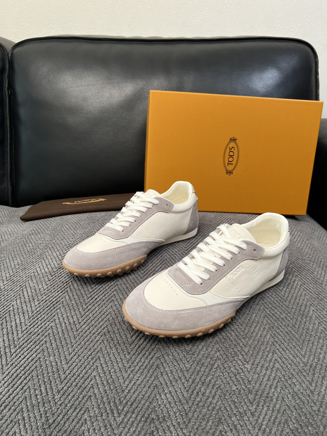 Tods  高品质  顶级工艺品  托德斯  专柜新款原厂配置，意大利进口牛皮拼布面料，进口牛里垫，透气舒适，鞋底：原厂