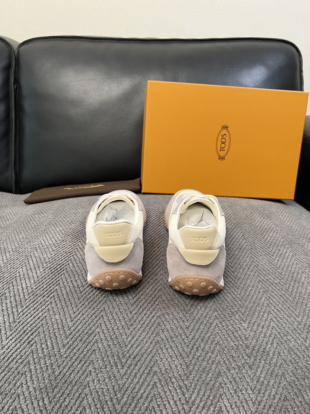 Tods  高品质  顶级工艺品  托德斯  专柜新款原厂配置，意大利进口牛皮拼布面料，进口牛里垫，透气舒适，鞋底：原厂