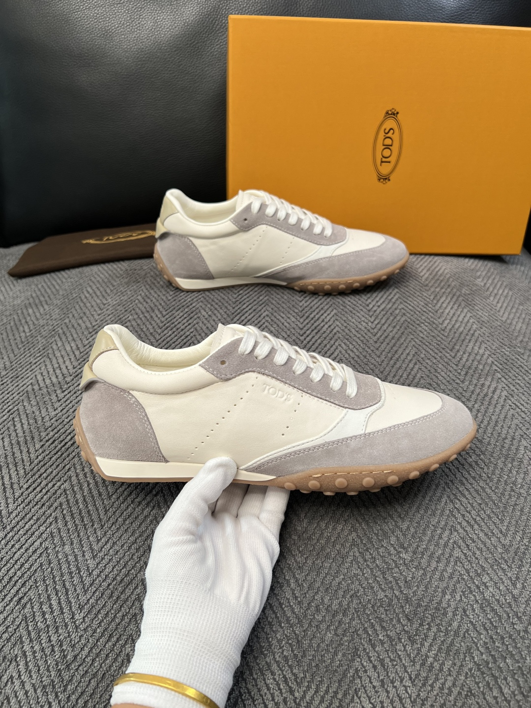 Tods  高品质  顶级工艺品  托德斯  专柜新款原厂配置，意大利进口牛皮拼布面料，进口牛里垫，透气舒适，鞋底：原厂