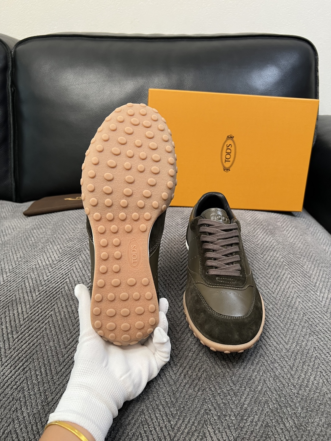 Tods  高品质  顶级工艺品  托德斯  专柜新款原厂配置，意大利进口牛皮拼布面料，进口牛里垫，透气舒适，鞋底：原厂