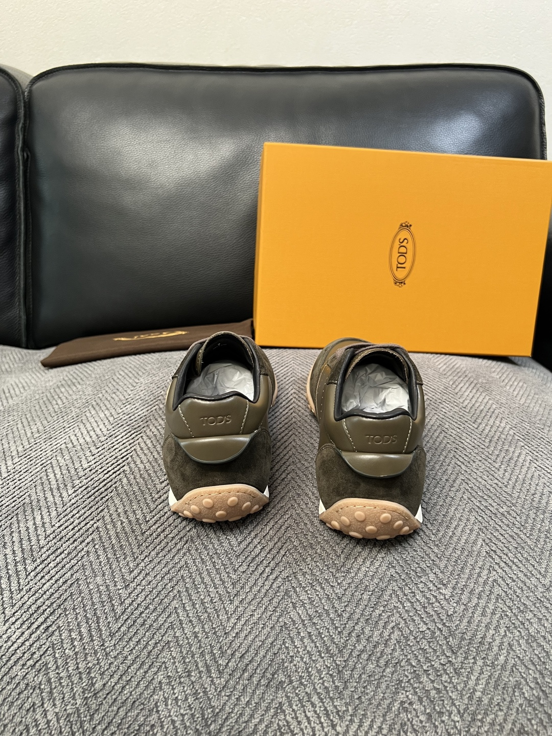 Tods  高品质  顶级工艺品  托德斯  专柜新款原厂配置，意大利进口牛皮拼布面料，进口牛里垫，透气舒适，鞋底：原厂