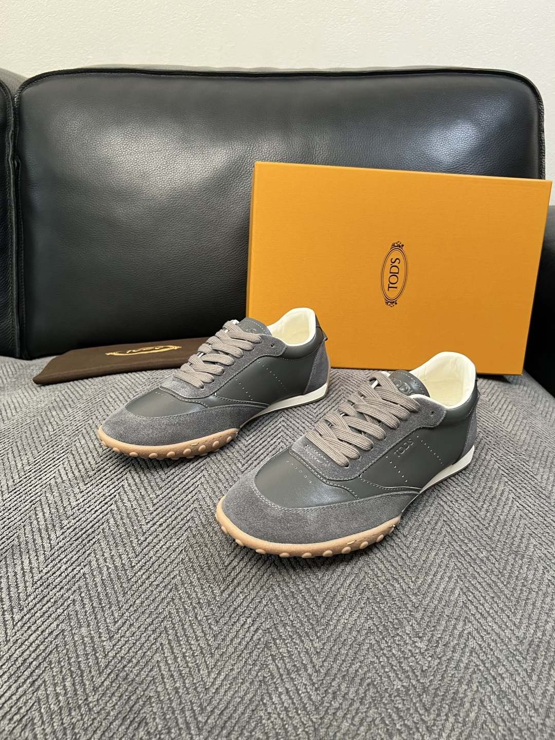 Tods  高品质  顶级工艺品  托德斯  专柜新款原厂配置，意大利进口牛皮拼布面料，进口牛里垫，透气舒适，鞋底：原厂