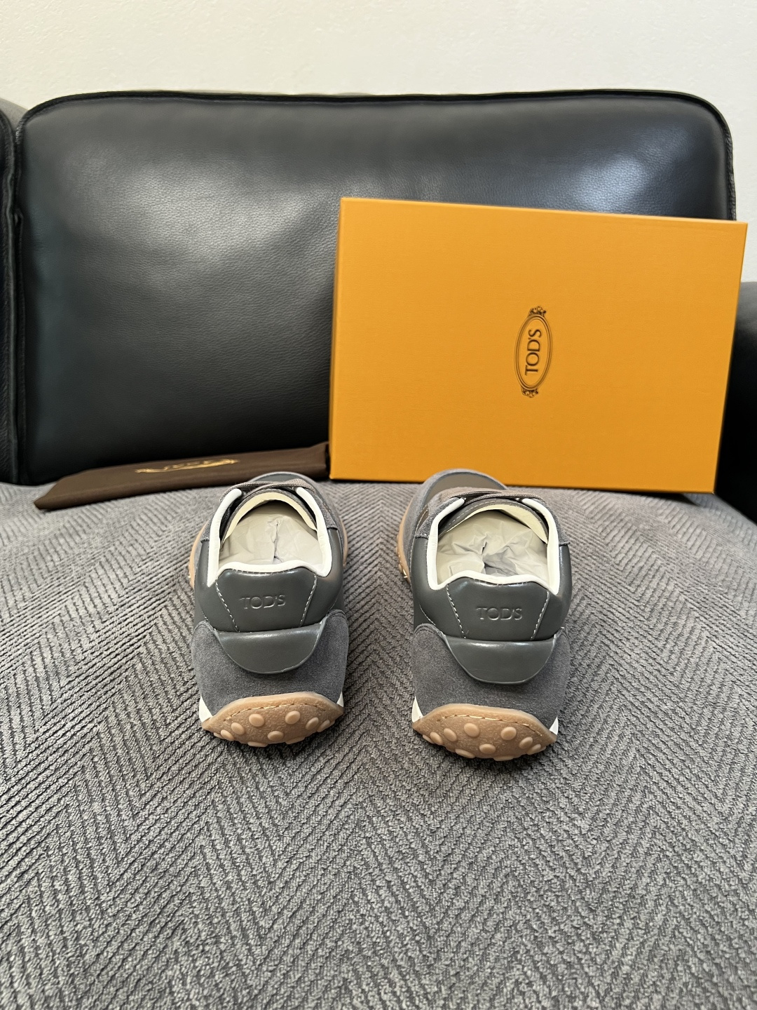 Tods  高品质  顶级工艺品  托德斯  专柜新款原厂配置，意大利进口牛皮拼布面料，进口牛里垫，透气舒适，鞋底：原厂