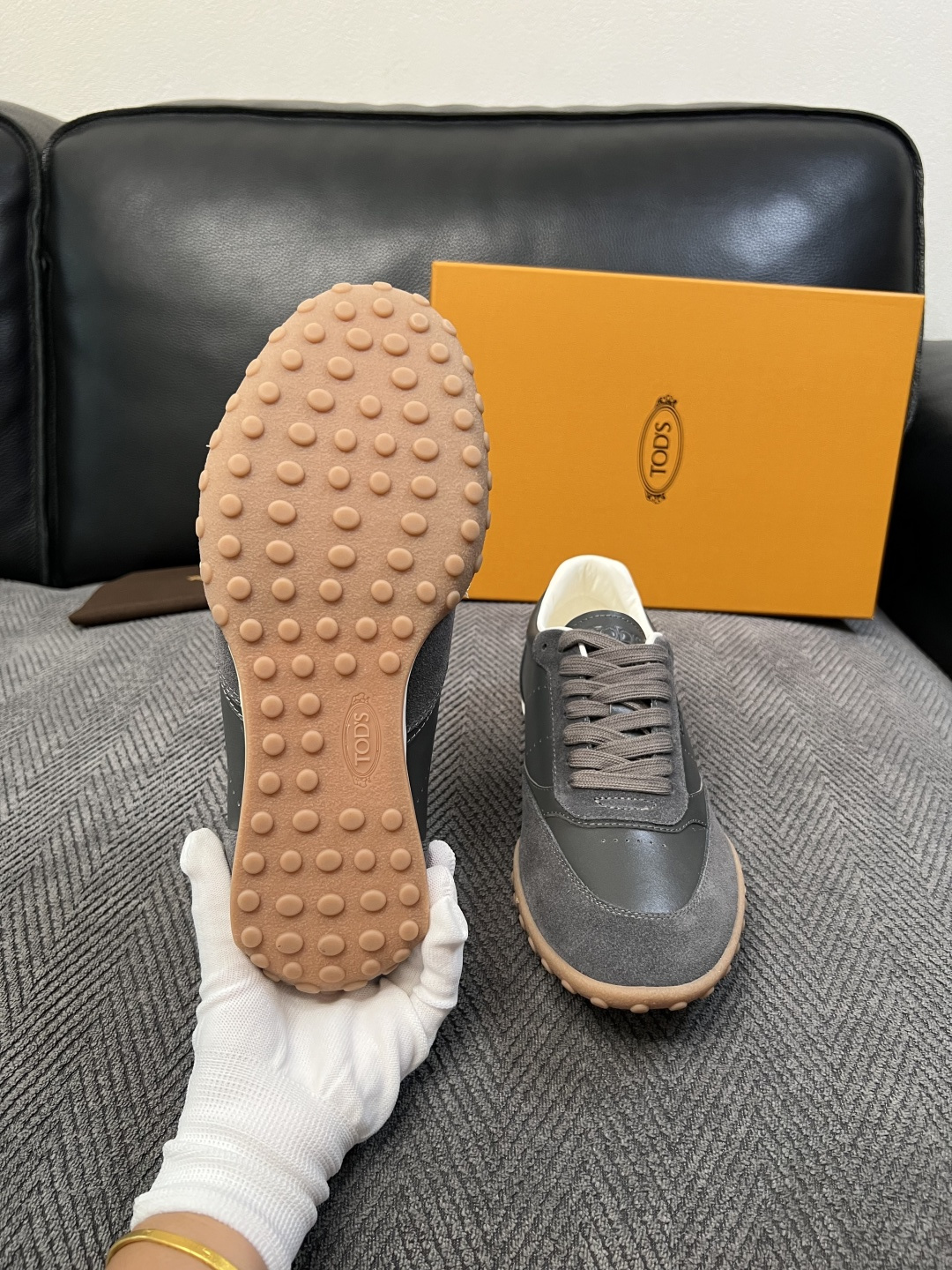 Tods  高品质  顶级工艺品  托德斯  专柜新款原厂配置，意大利进口牛皮拼布面料，进口牛里垫，透气舒适，鞋底：原厂
