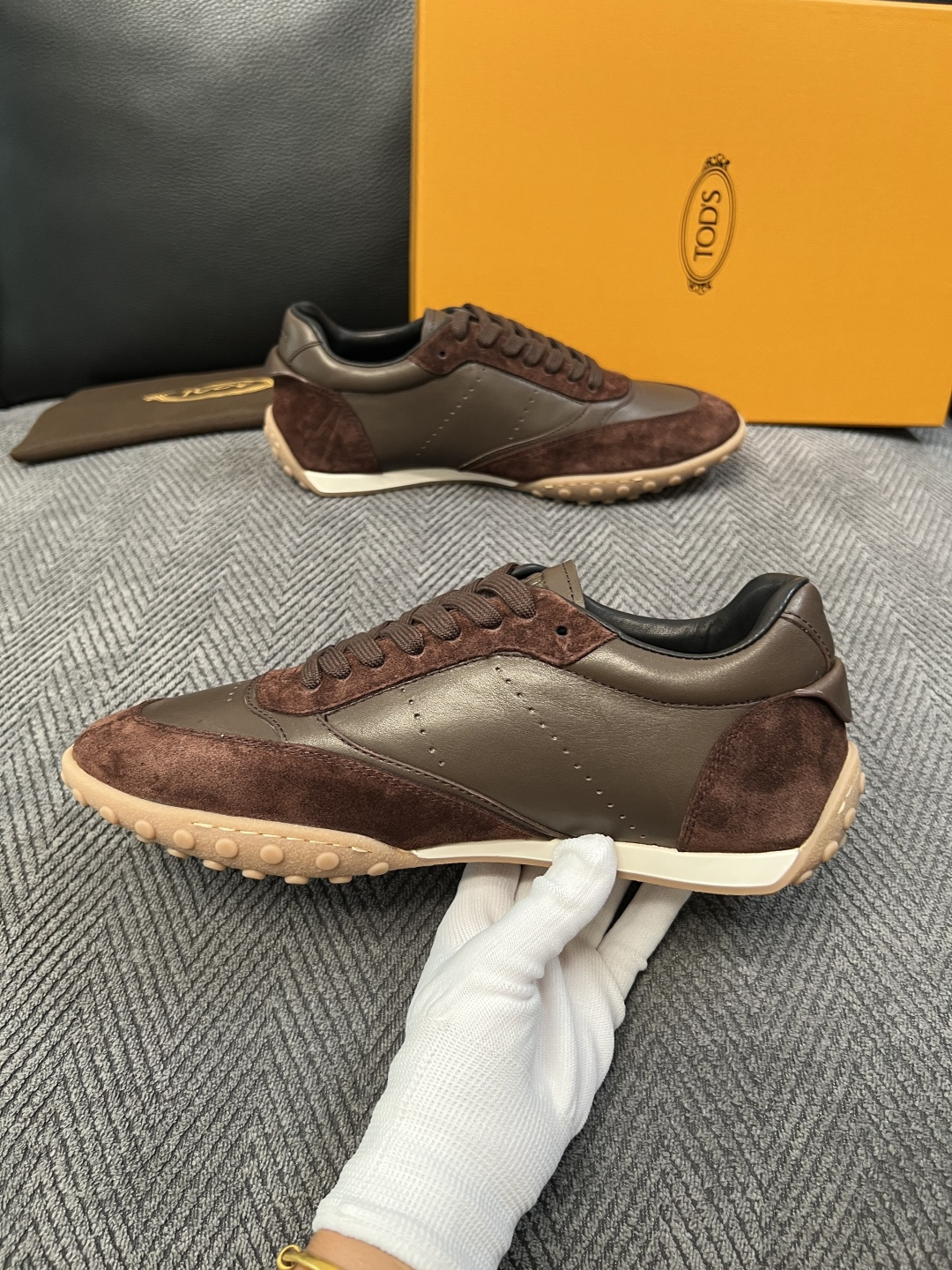 Tods  高品质  顶级工艺品  托德斯  专柜新款原厂配置，意大利进口牛皮拼布面料，进口牛里垫，透气舒适，鞋底：原厂