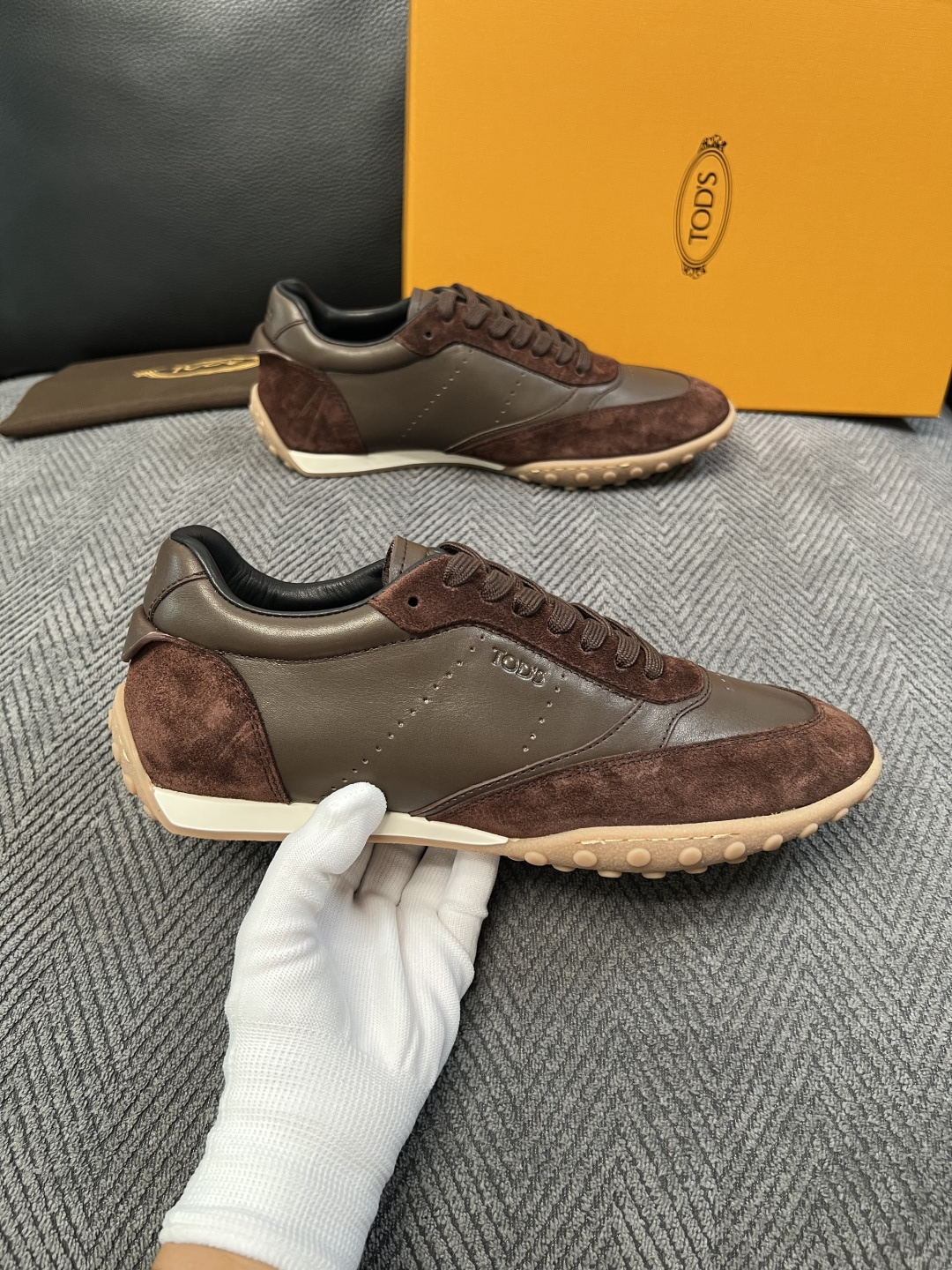 Tods  高品质  顶级工艺品  托德斯  专柜新款原厂配置，意大利进口牛皮拼布面料，进口牛里垫，透气舒适，鞋底：原厂
