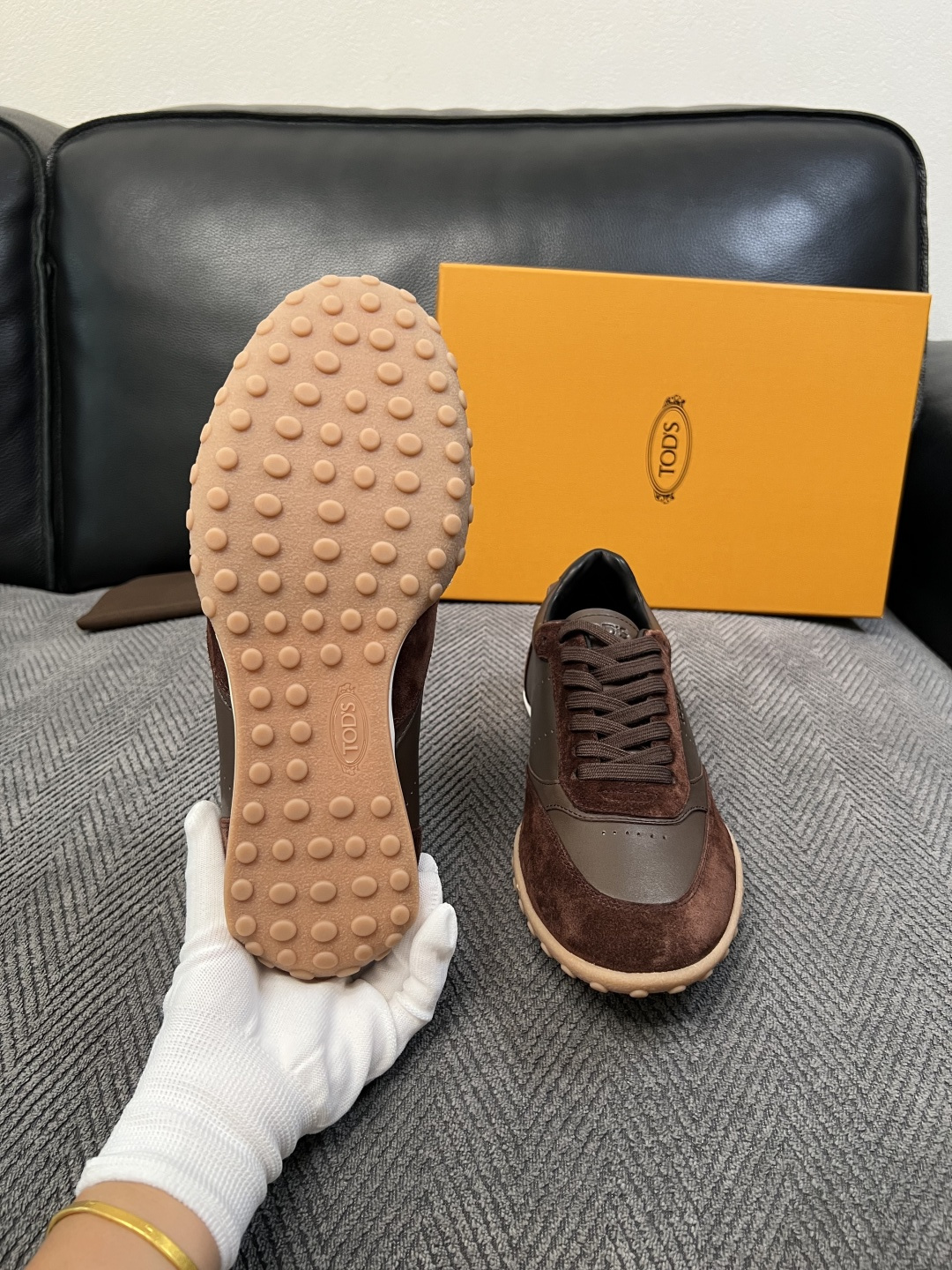 Tods  高品质  顶级工艺品  托德斯  专柜新款原厂配置，意大利进口牛皮拼布面料，进口牛里垫，透气舒适，鞋底：原厂