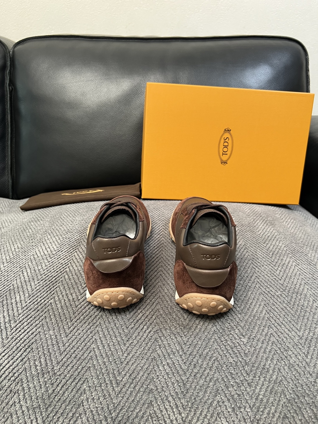 Tods  高品质  顶级工艺品  托德斯  专柜新款原厂配置，意大利进口牛皮拼布面料，进口牛里垫，透气舒适，鞋底：原厂