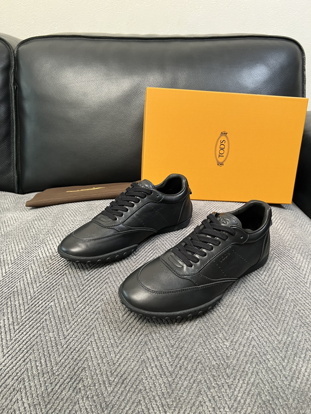 Tods  高品质  顶级工艺品  托德斯  专柜新款原厂配置，意大利进口牛皮拼布面料，进口牛里垫，透气舒适，鞋底：原厂
