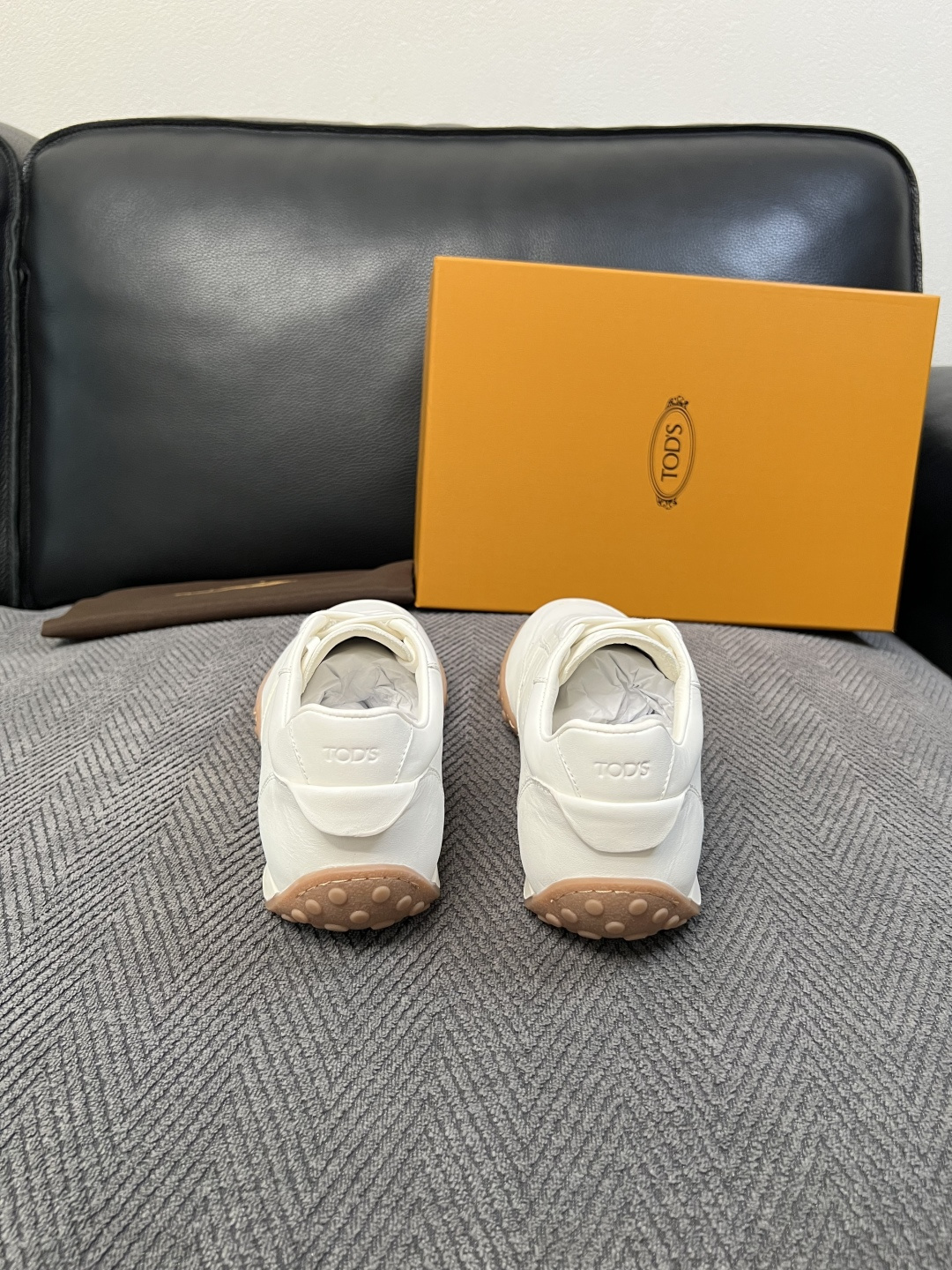 Tods  高品质  顶级工艺品  托德斯  专柜新款原厂配置，意大利进口牛皮拼布面料，进口牛里垫，透气舒适，鞋底：原厂